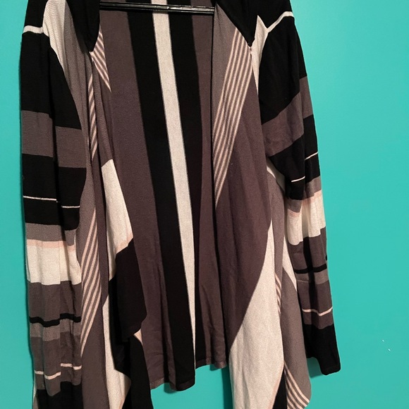 🛑Long Sleeve Hooded Cardigan🛑 - Picture 2 of 8